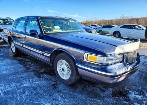 1997 Lincoln Town Car Signature из США, поврежденный, VIN 1LNLM82W7VY640468